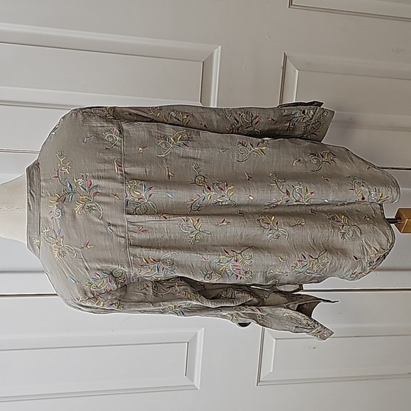 Floral Embroidered Button-Up Blouse - Picture 6 of 12